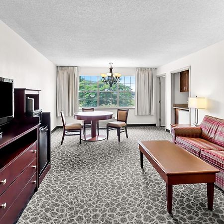Red Lion Hotel Portland Airport Exterior photo