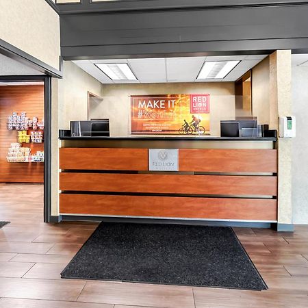 Red Lion Hotel Portland Airport Exterior photo