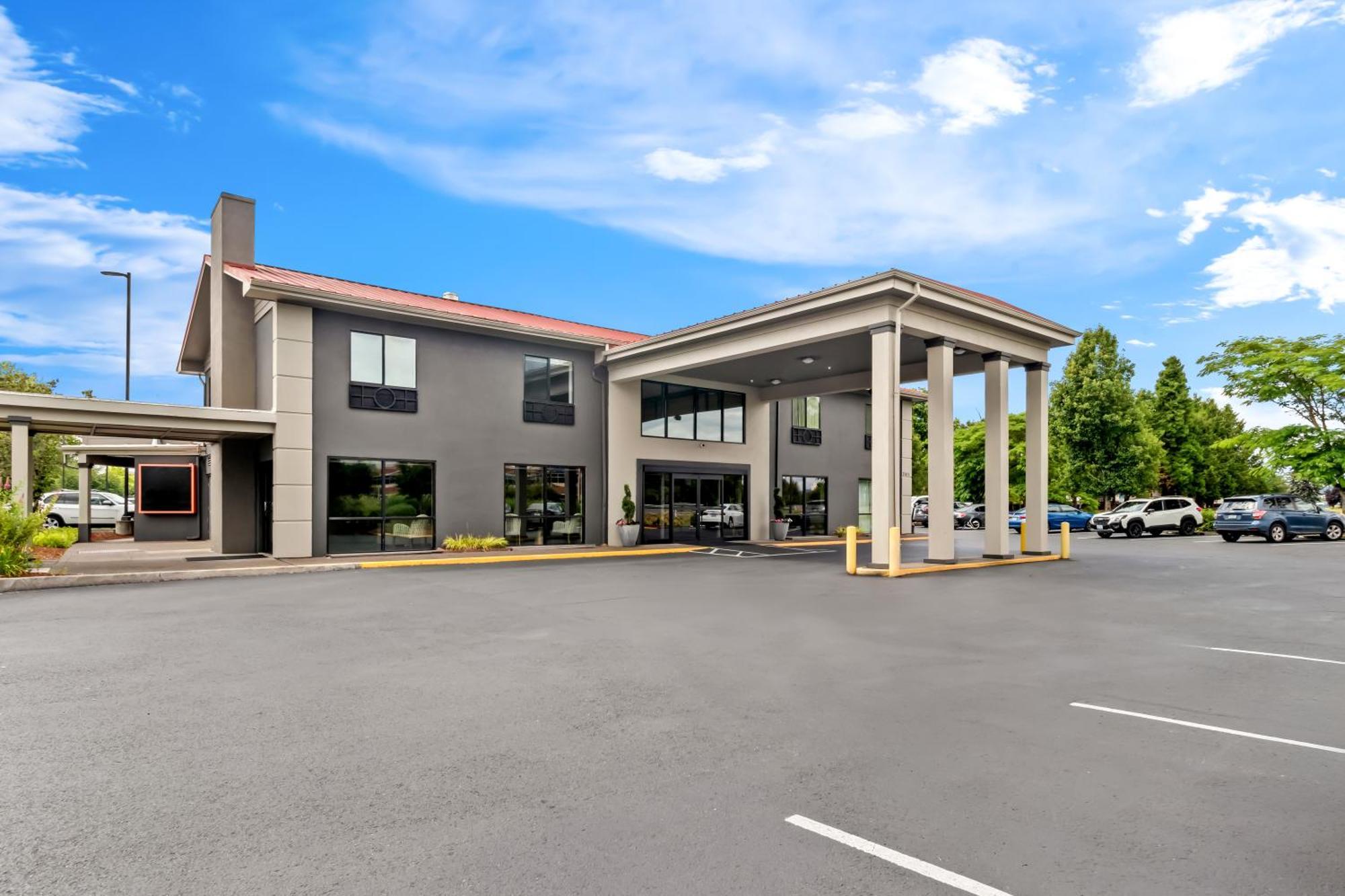 Red Lion Hotel Portland Airport Exterior photo